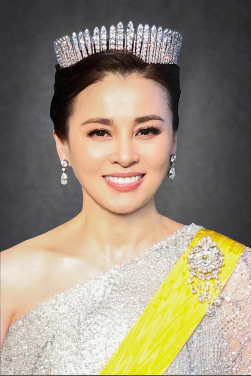 สำนักพระราชวัง ขอเชิญชวนประชาชนร่วมลงนามถวายพระพรชัยมงคลเนื่องในโอกาสพระราชพิธีมหามงคลเฉลิมพระชนมพรรษา ๔ รอบ สมเด็จพระนางเจ้า ฯ พระบรมราชินี ๓ มิถุนายน ๒๕๖๙ 